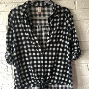 No Boundaries checkered black white buttoned top-L